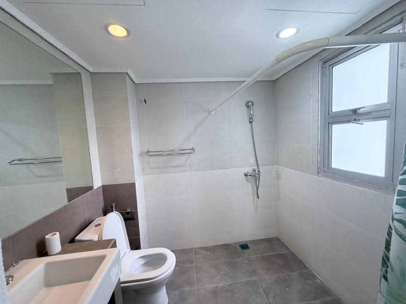 Kondominium untuk Disewa di 1 Persiaran Gurney - Carine Lee - Bathroom - PropertyGuru.com.my