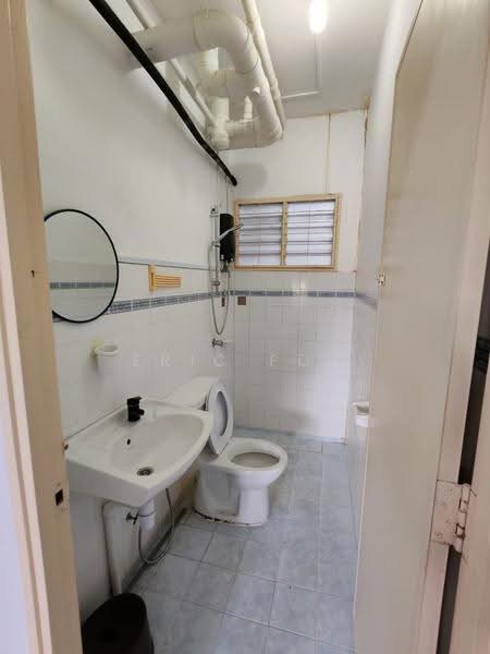 Pangsapuri untuk Dijual di Akasia Apartment - Eric Foo - Bathroom - PropertyGuru.com.my