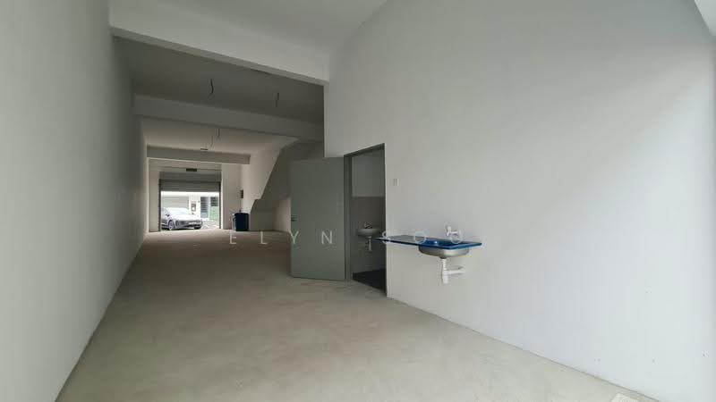 Shop for Rent in Jenjarom (Selangor) - Elyn Soo - Car Park - PropertyGuru.com.my