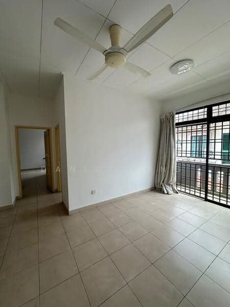 Rumah Kluster untuk Disewa di Taman Mount Austin (Tebrau) - Daniel Yong - Living Room - PropertyGuru.com.my