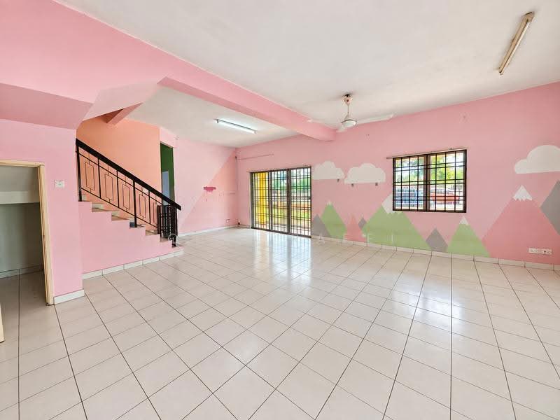 2-storey Terraced House for Sale in Taman Pelangi Semenyih (Semenyih) - Iqbal Rafei - Living Room - PropertyGuru.com.my