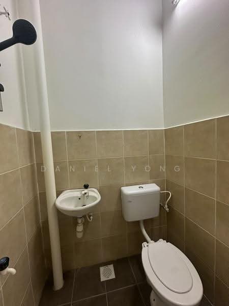 2-storey Terraced House for Sale in Taman Scientex Pasir Gudang (Pasir Gudang) - Daniel Yong - Bathroom - PropertyGuru.com.my