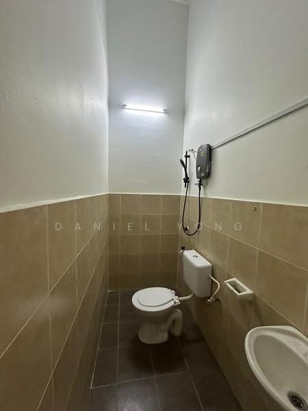 2-storey Terraced House for Sale in Taman Scientex Pasir Gudang (Pasir Gudang) - Daniel Yong - Bathroom - PropertyGuru.com.my