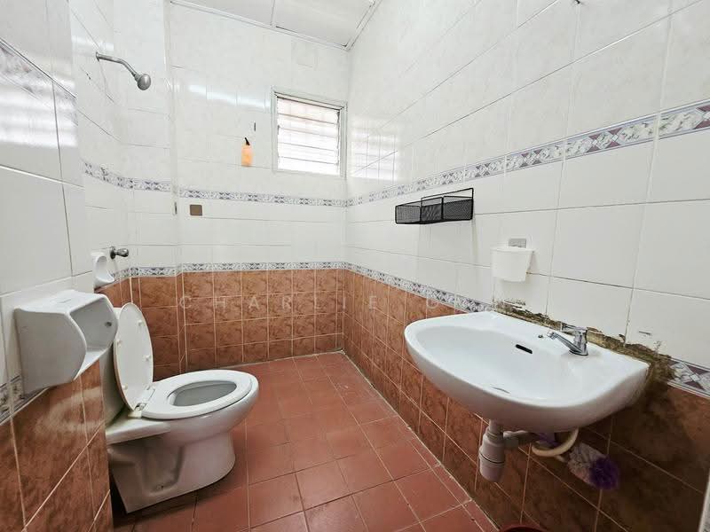 Rumah Teres 2-Tingkat untuk Disewa di Kota Kemuning (Shah Alam) - Charlie Gan - Bathroom - PropertyGuru.com.my