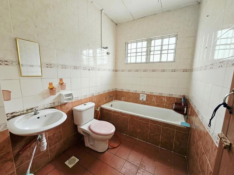Rumah Teres 2-Tingkat untuk Disewa di Kota Kemuning (Shah Alam) - Charlie Gan - Bathroom - PropertyGuru.com.my
