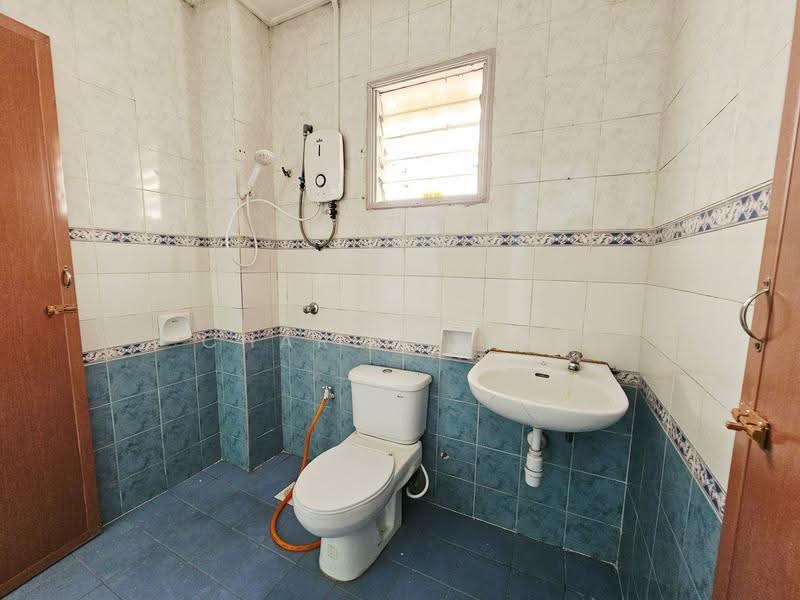 Rumah Teres 2-Tingkat untuk Disewa di Kota Kemuning (Shah Alam) - Charlie Gan - Bathroom - PropertyGuru.com.my