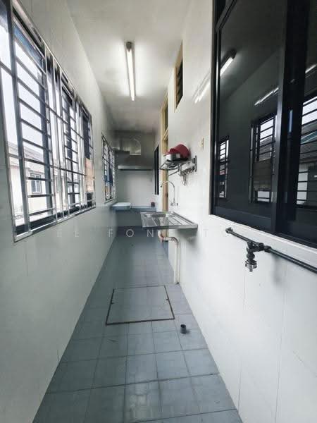 Rumah Teres 1.5-Tingkat untuk Dijual di Taman Bukit Jaya (Ulu Tiram) - Ee Fong Toh - Kitchen - PropertyGuru.com.my