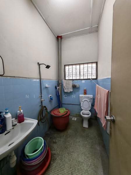 Rumah Teres 2-Tingkat untuk Dijual di Taman Johor Jaya (Johor Bahru) - Nico Chong - Bathroom - PropertyGuru.com.my