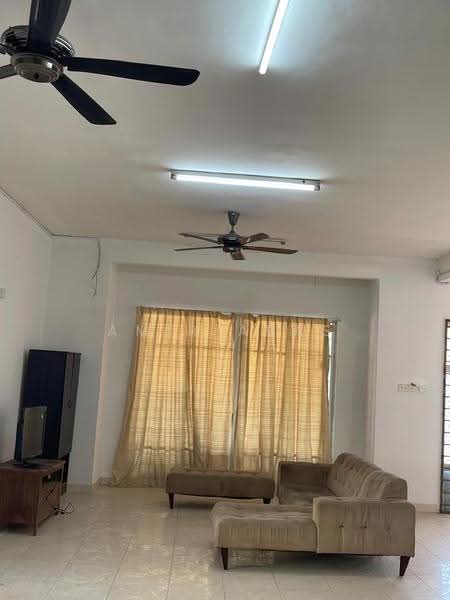Rumah Teres 2-Tingkat untuk Disewa di Bandar Parklands (Klang) - Amir Abas - Living Room - PropertyGuru.com.my
