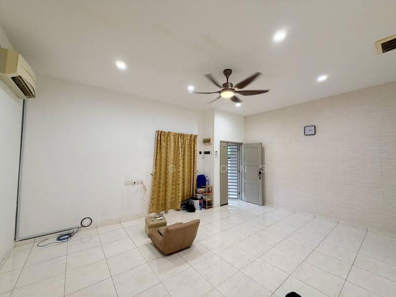Semi-Detached House for Sale in Taman Rambai Harmoni (Bukit Rambai) - King Song - Living Room - PropertyGuru.com.my