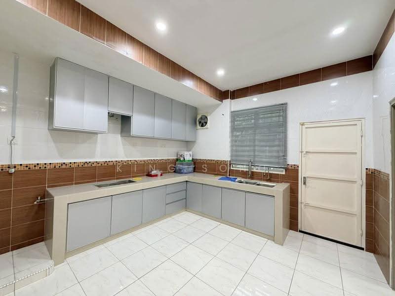 Semi-Detached House for Sale in Taman Rambai Harmoni (Bukit Rambai) - King Song - Kitchen - PropertyGuru.com.my