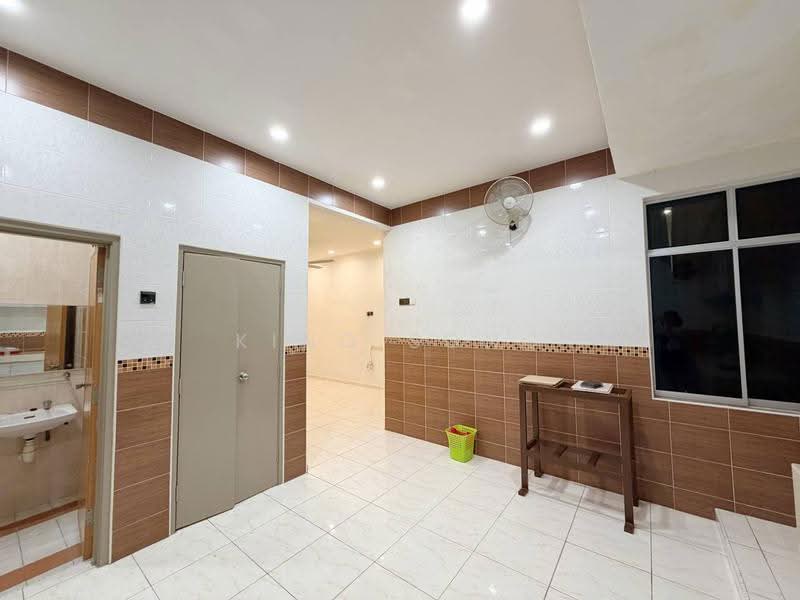 Semi-Detached House for Sale in Taman Rambai Harmoni (Bukit Rambai) - King Song - Interior - PropertyGuru.com.my