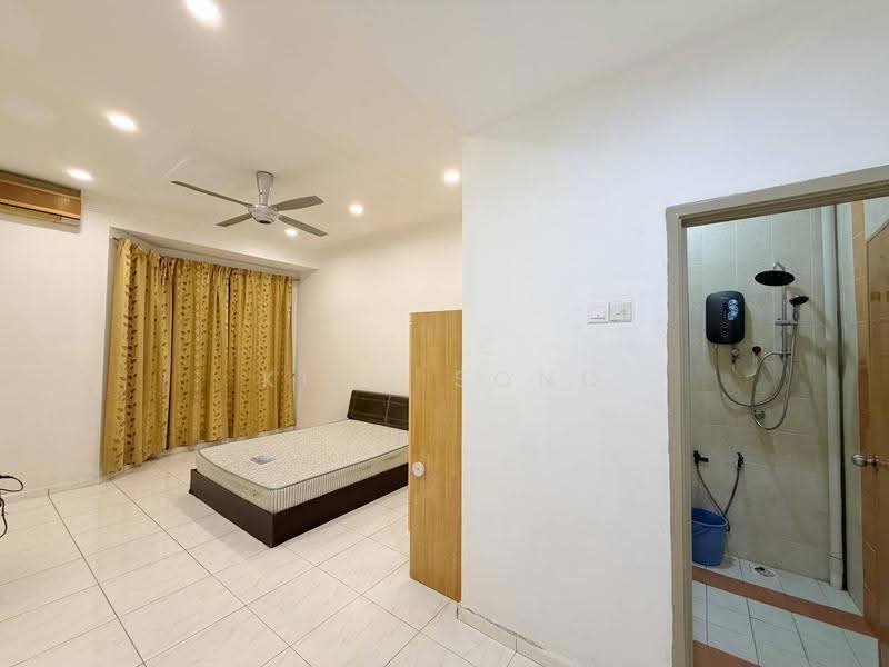 Semi-Detached House for Sale in Taman Rambai Harmoni (Bukit Rambai) - King Song - Bedroom - PropertyGuru.com.my