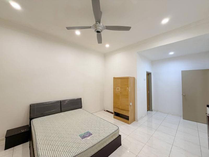 Semi-Detached House for Sale in Taman Rambai Harmoni (Bukit Rambai) - King Song - Bedroom - PropertyGuru.com.my