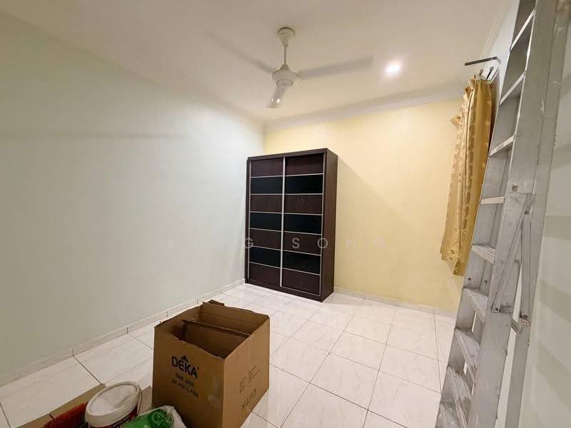 Semi-Detached House for Sale in Taman Rambai Harmoni (Bukit Rambai) - King Song - Bedroom - PropertyGuru.com.my