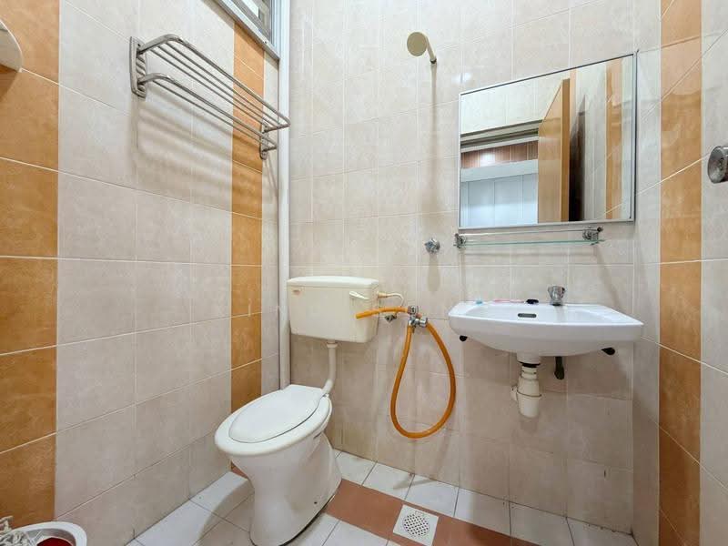 Semi-Detached House for Sale in Taman Rambai Harmoni (Bukit Rambai) - King Song - Bathroom - PropertyGuru.com.my