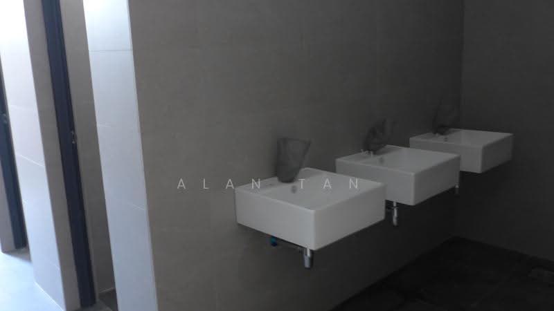 Gudang untuk Disewa di Kota Kemuning (Shah Alam) - Alan Tan - Bathroom - PropertyGuru.com.my
