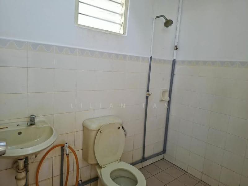 Pangsapuri untuk Disewa di Tasik Heights Apartment - Lilian Tan - Bathroom - PropertyGuru.com.my