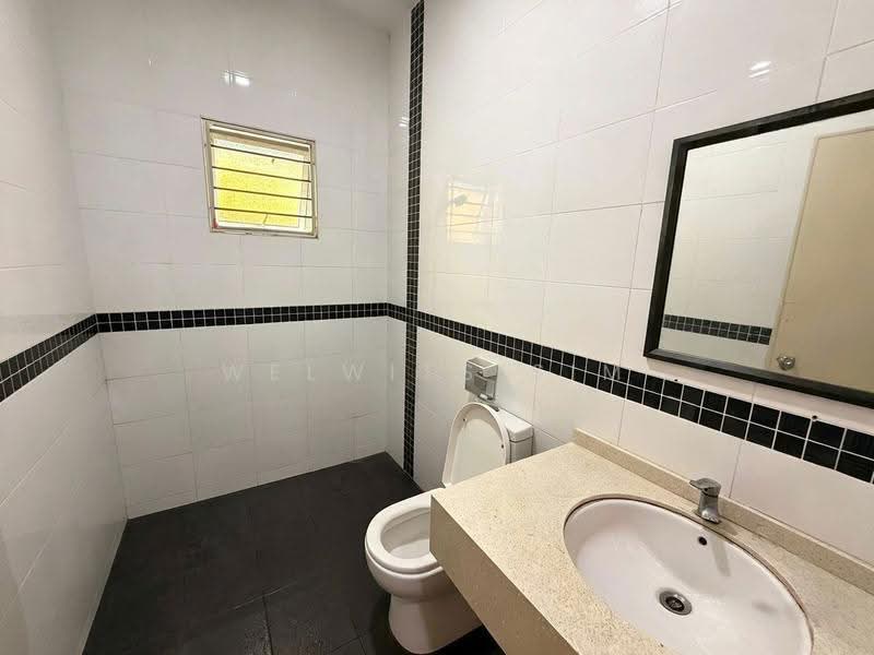 Rumah Teres 3-Tingkat untuk Dijual di Pantai Jerejak (Bayan Lepas) - Welwits Sim - Bathroom - PropertyGuru.com.my