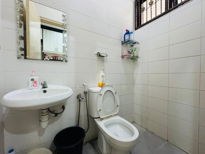Rumah Berkembar untuk Dijual di Seksyen 24 (Shah Alam) - Ahmad Fadlee - PropertyGuru.com.my