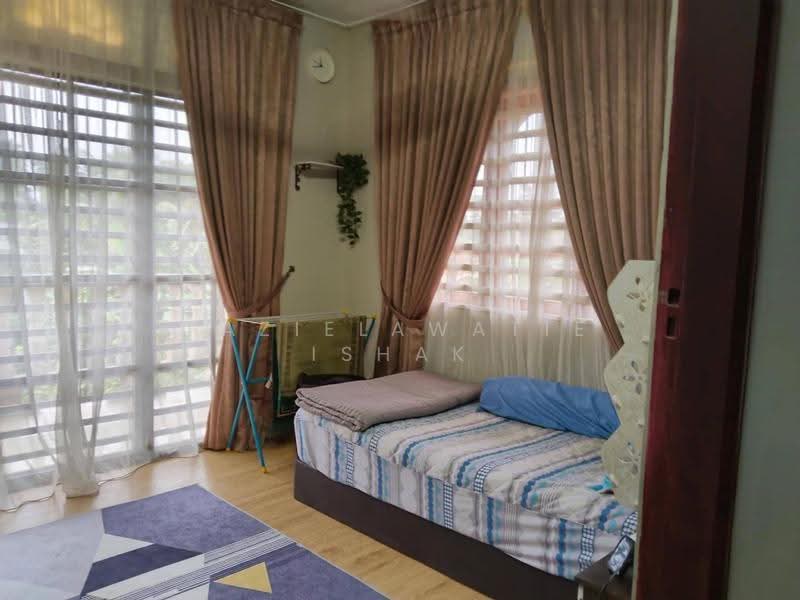 Bungalow House for Sale in Binjai (Terengganu) - Fazielawatie Ishak - Bedroom - PropertyGuru.com.my