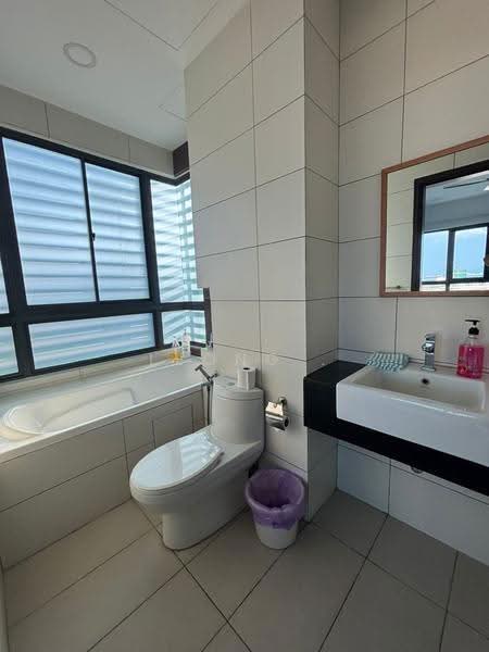 Kondominium untuk Dijual di Marinox Sky Villas - Leong . - Bathroom - PropertyGuru.com.my