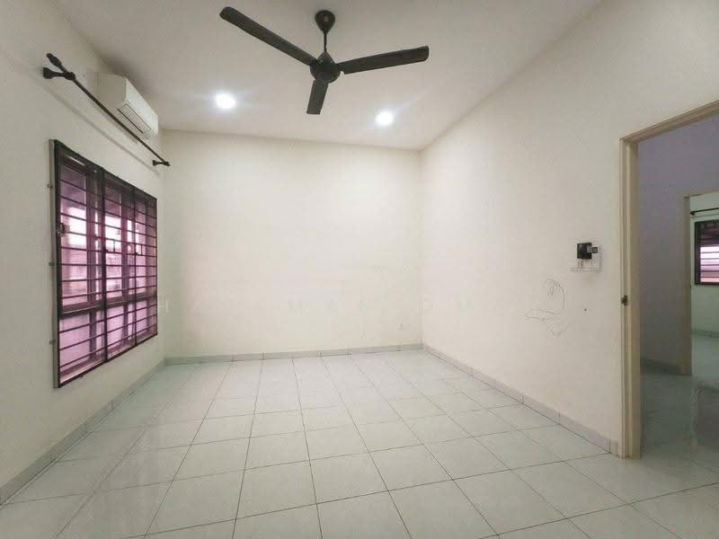 Rumah Teres 2-Tingkat untuk Dijual di Puncak Alam (Selangor) - Hazeman Omar - Living Room - PropertyGuru.com.my