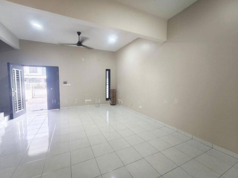 Rumah Teres 2-Tingkat untuk Dijual di Puncak Alam (Selangor) - Hazeman Omar - Living Room - PropertyGuru.com.my