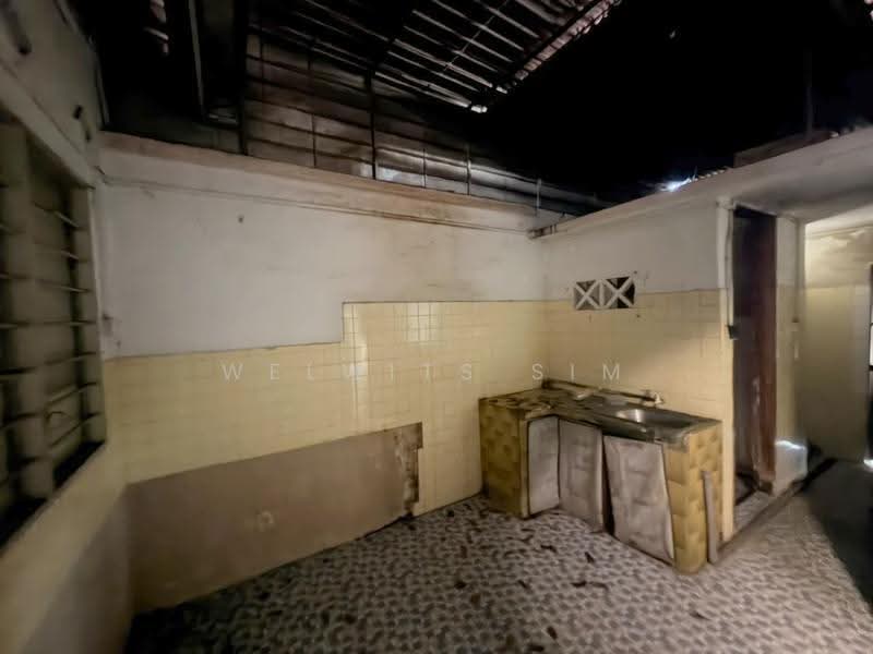 1-storey Terraced House for Sale in Pantai Jerejak (Bayan Lepas) - Welwits Sim - Kitchen - PropertyGuru.com.my