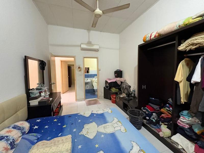1-storey Terraced House for Sale in Taman Bestari Indah (Ulu Tiram) - Ee Fong Toh - Bedroom - PropertyGuru.com.my