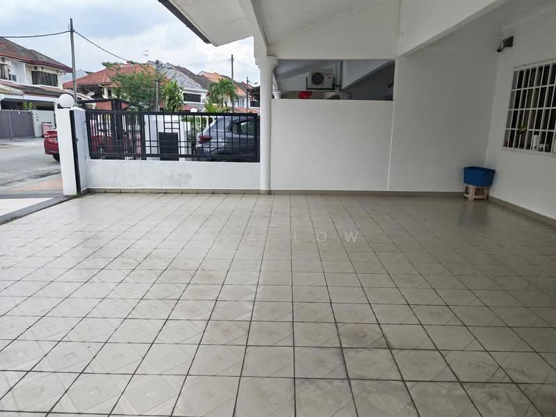 Rumah Teres 2-Tingkat untuk Disewa di Bandar Utama 10 (Bandar Utama) - Lisa Low - Car Park - PropertyGuru.com.my