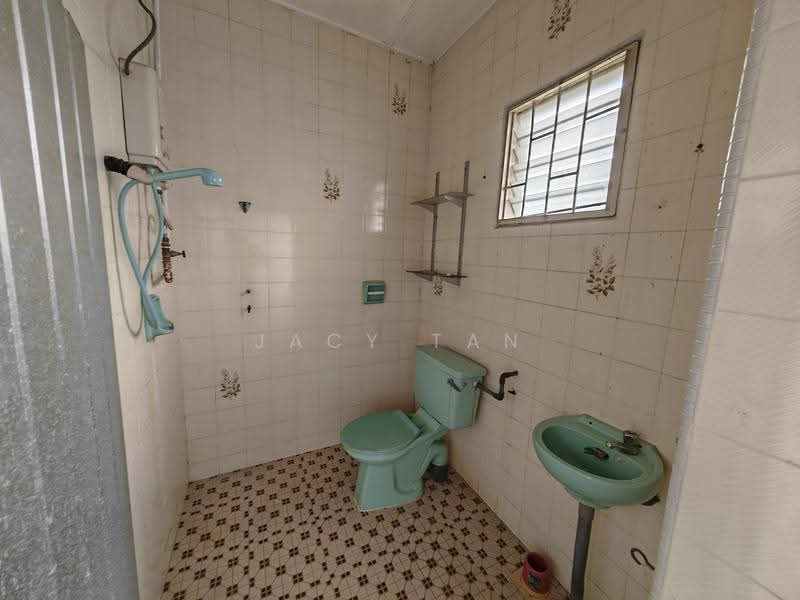 1-storey Terraced House for Rent in Taman Timur (Kulai) - Jacy Tan - Bathroom - PropertyGuru.com.my