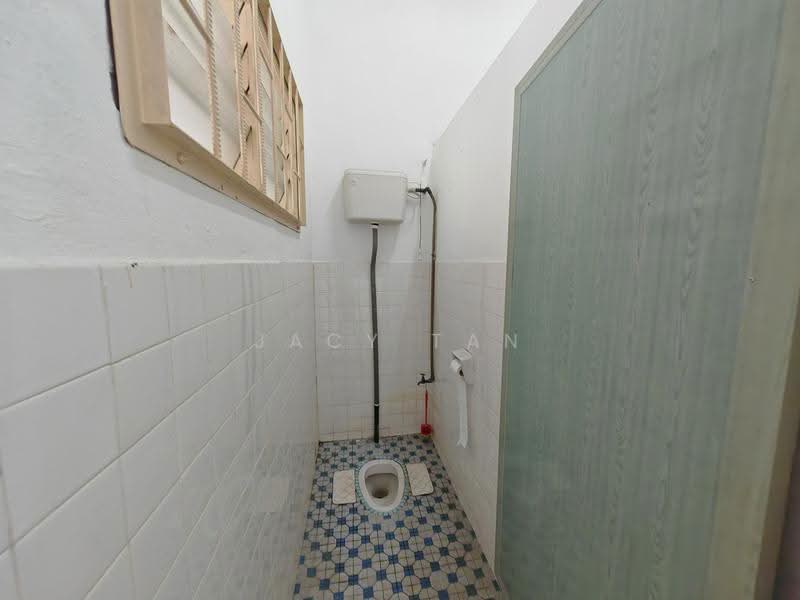 1-storey Terraced House for Rent in Taman Timur (Kulai) - Jacy Tan - Bathroom - PropertyGuru.com.my