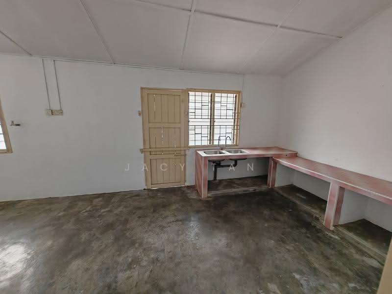 1-storey Terraced House for Rent in Taman Timur (Kulai) - Jacy Tan - Kitchen - PropertyGuru.com.my