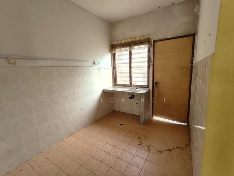 2-storey Terraced House for Sale in Taman Lestari Permai (Seri Kembangan) - Jessica Beh - Kitchen - PropertyGuru.com.my