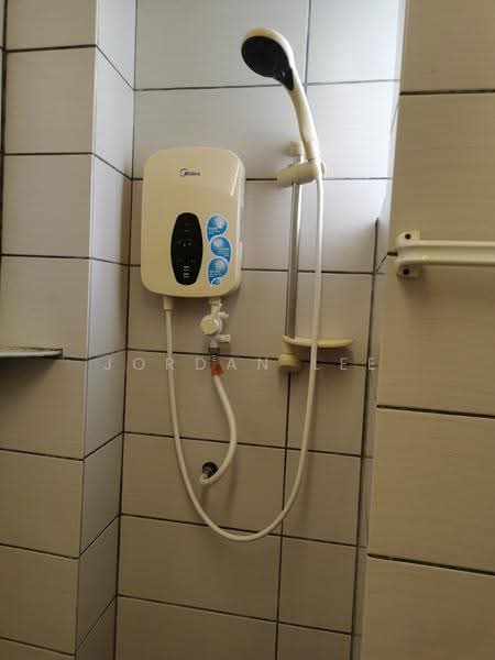 Pangsapuri untuk Disewa di Rumah Pangsa Sri Bacang (Jasa) - Jordan Lee - Bathroom - PropertyGuru.com.my