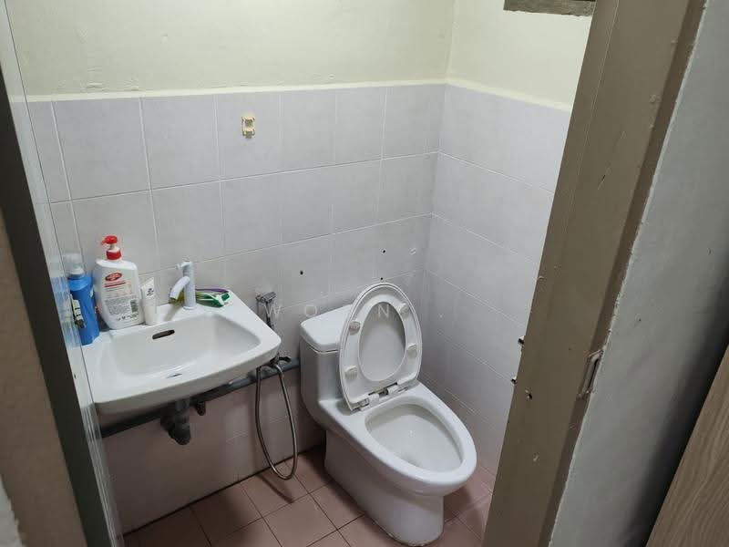 Rumah Teres 1-Tingkat untuk Dijual di Taman Bunga Raya (Bukit Baru) - Woon . - Bathroom - PropertyGuru.com.my