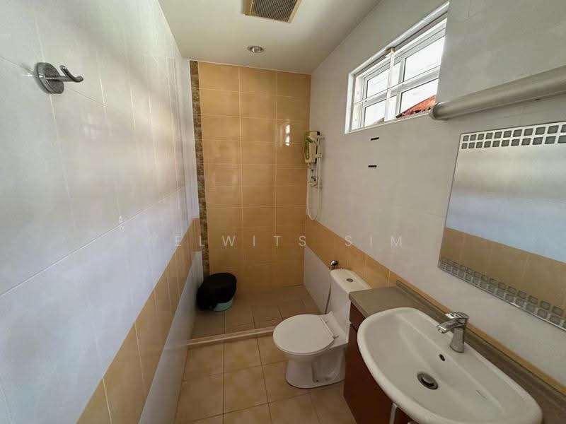 2-storey Terraced House for Sale in Pantai Jerejak (Bayan Lepas) - Welwits Sim - Bathroom - PropertyGuru.com.my