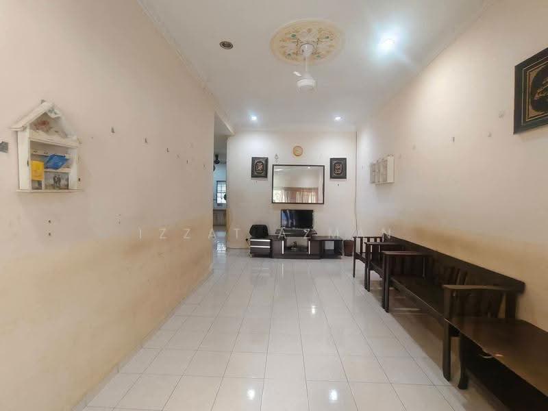 1-storey Terraced House for Sale in Kuantan (Pahang) - Izzat Azman - Living Room - PropertyGuru.com.my