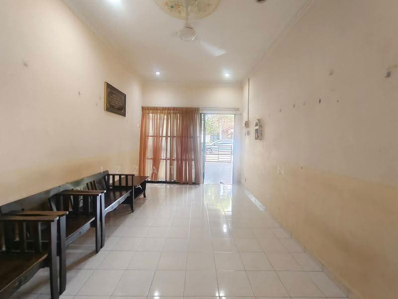 1-storey Terraced House for Sale in Kuantan (Pahang) - Izzat Azman - Living Room - PropertyGuru.com.my