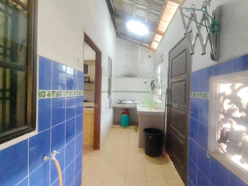 1-storey Terraced House for Sale in Kuantan (Pahang) - Izzat Azman - Kitchen - PropertyGuru.com.my