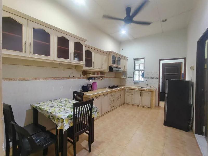 1-storey Terraced House for Sale in Kuantan (Pahang) - Izzat Azman - Kitchen - PropertyGuru.com.my
