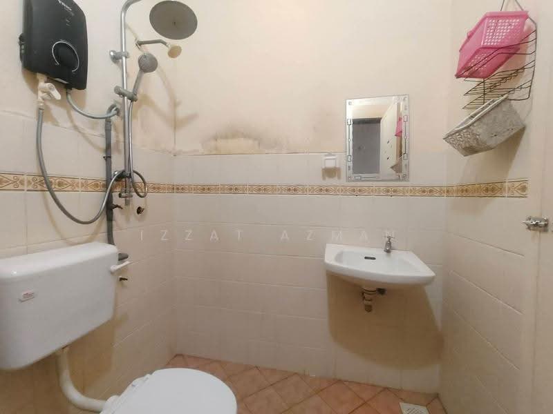 1-storey Terraced House for Sale in Kuantan (Pahang) - Izzat Azman - Bathroom - PropertyGuru.com.my