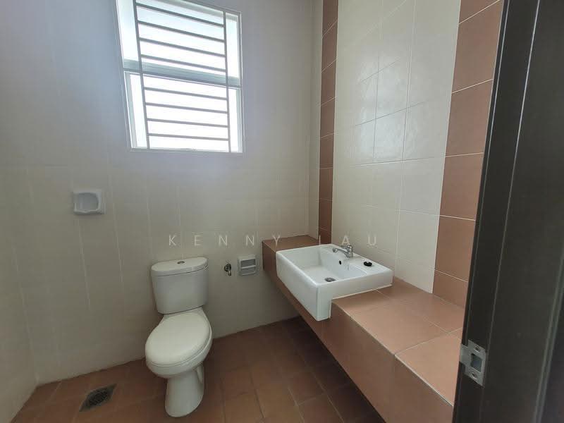 2-storey Terraced House for Sale in Bandar Puncak Alam (Puncak Alam) - Kenny Lau - Bathroom - PropertyGuru.com.my