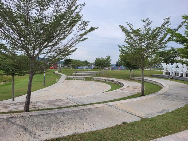 2-storey Terraced House for Sale in Bandar Puncak Alam (Puncak Alam) - Kenny Lau - Garden - PropertyGuru.com.my