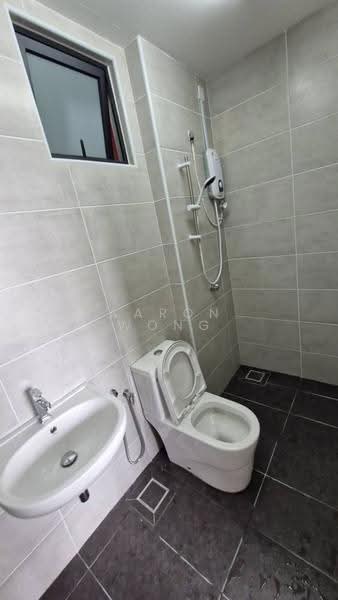 Kediaman Servis untuk Disewa di B11 Parkland Residence - Aaron Wong - Bathroom - PropertyGuru.com.my