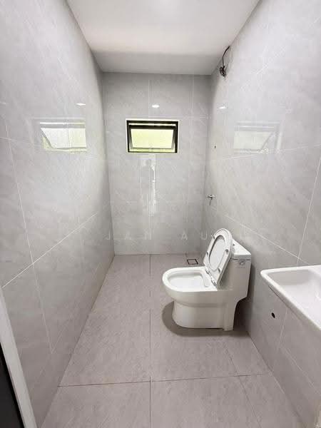 Semi-Detached House for Sale in Kampung Bahru (Johor Bahru) - JAN AU - Bathroom - PropertyGuru.com.my