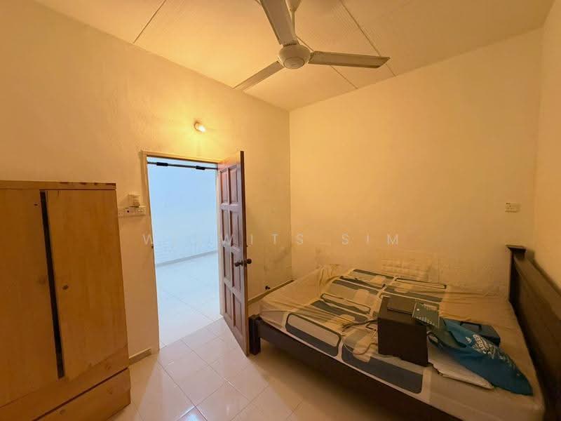 1-storey Terraced House for Sale in Pantai Jerejak (Bayan Lepas) - Welwits Sim - Bedroom - PropertyGuru.com.my