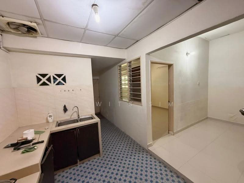 1-storey Terraced House for Sale in Pantai Jerejak (Bayan Lepas) - Welwits Sim - Kitchen - PropertyGuru.com.my