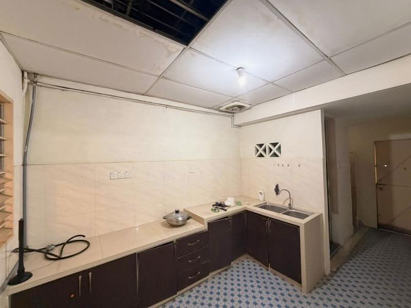 1-storey Terraced House for Sale in Pantai Jerejak (Bayan Lepas) - Welwits Sim - Kitchen - PropertyGuru.com.my